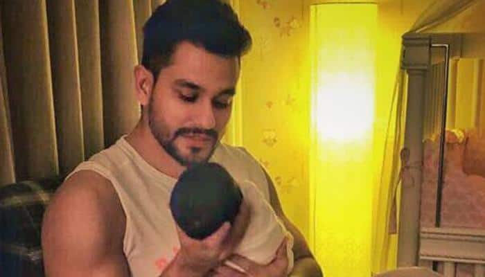 Kunal Kemmu&#039;s latest picture with daughter Inaaya will melt your heart