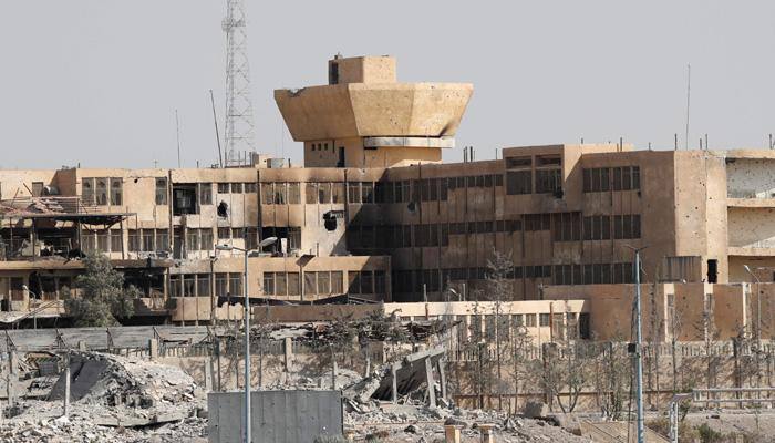 Families fleeing Syria''s Raqqa say air strikes bring heavy toll