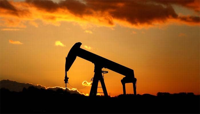 Oil pares losses after larger draw in US stocks