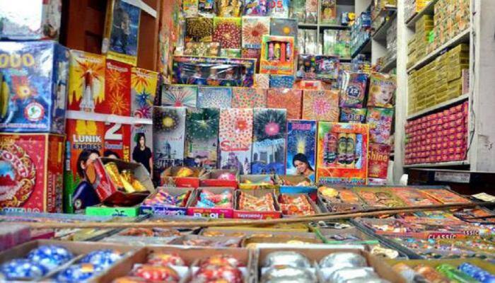 SC holds firm on Delhi cracker ban, says don&#039;t communalise it