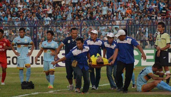 Legendary Indonesian goalkeeper killed in tragic mid-game collision with teammate