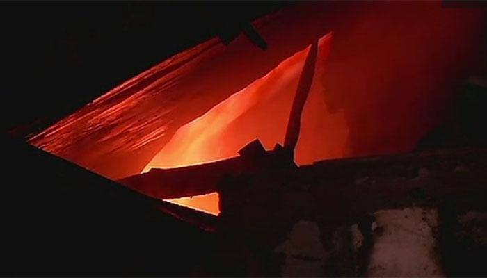 Major fire in Delhi&#039;s Mansarovar Garden, 4-storey building collapses