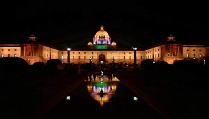 After Som's Taj Mahal remark, Azam Khan wants Rashtrapati Bhavan demolished