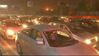Traffic crawls as Delhi shops on Dhanteras