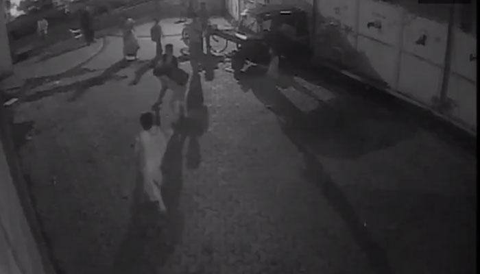 Mumbai: Man thrashes 16-year-old girl for asking him not to make noise - Video