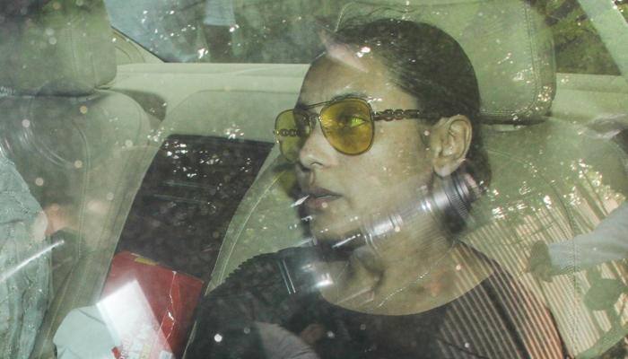 Rani Mukerji immerses father's ashes
