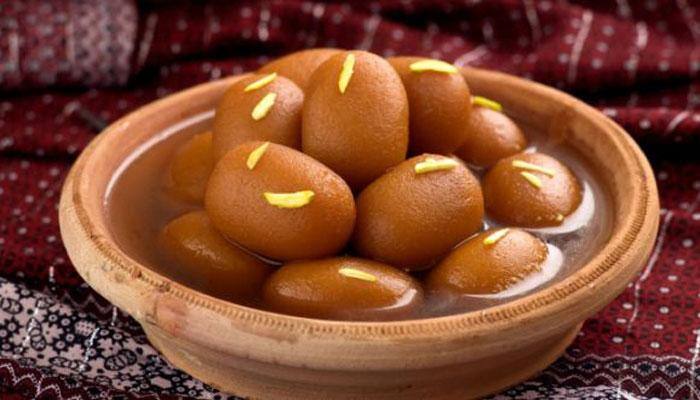 Oxford ka 'jugaad': Chamcha, dadagiri &amp; gulab jamun make it to the dictionary