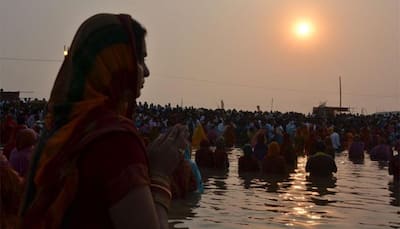 Prayers to setting sun marks Chhath festival in Bihar
