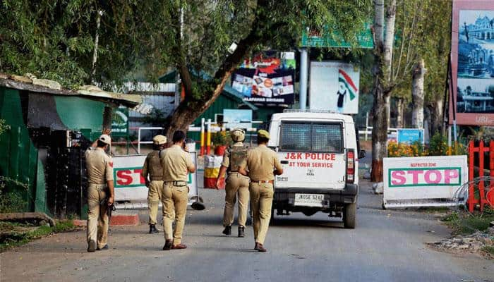 Photo of policeman with AK-47 sparks rumours of him joining Lashkar-e-Toiba