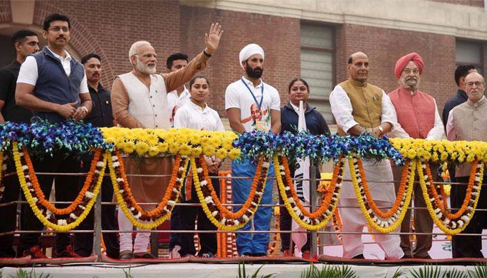 Narendra Modi flags off &#039;Run for Unity&#039;, says previous governments ignored Sardar Vallabhbhai Patel&#039;s legacy