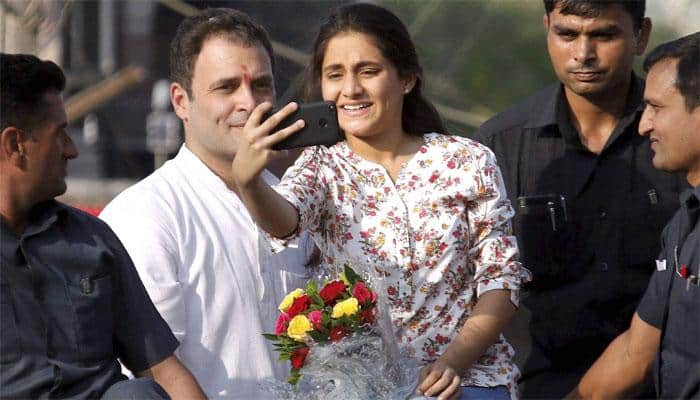 Watch - Girl gets onto Rahul Gandhi&#039;s vehicle in Gujarat&#039;s Bharuch, takes selfie with him