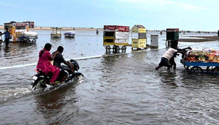 Heavy rain disrupts normal life in Chennai, schools to remain shut 