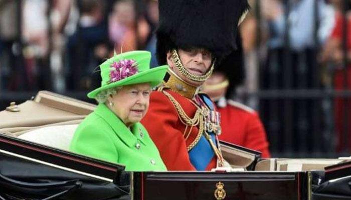 Paradise Papers: Leaks show US commerce chief, UK Queen's offshore investments