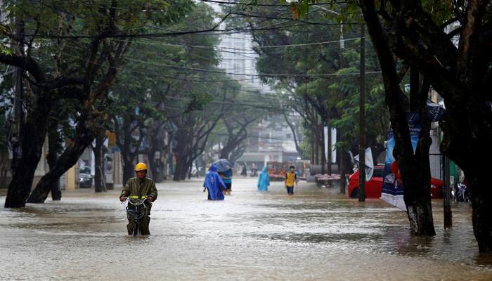 Typhoon Damrey: Death toll in Vietnam rises to 61