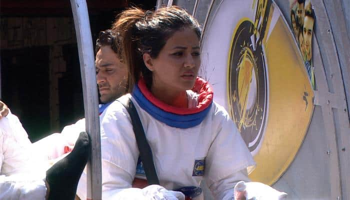 Bigg Boss 11:Here&#039;s what Hina Khan&#039;s father said about her emotional breakdown during the luxury budget task