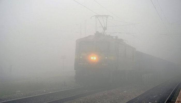 Railways still not prepared to fight fog, train delays in winter seem  inevitable | India News | Zee News