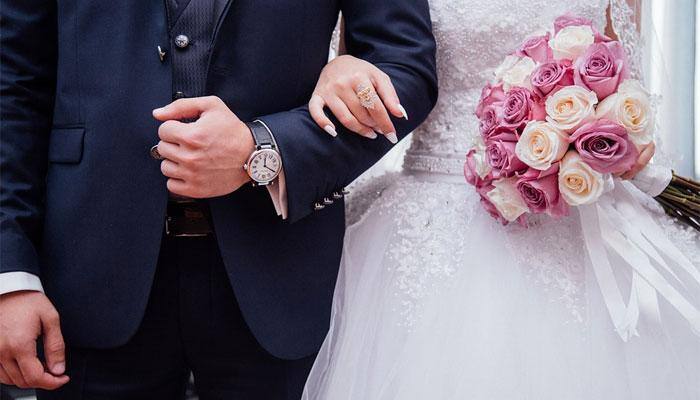 Groom with 'weeks to live' makes surprise announcement on wedding day