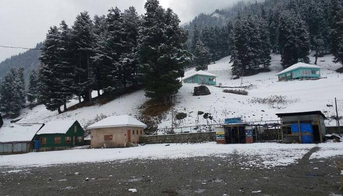Sonamarg in Kashmir gets season&#039;s first snowfall - See pics