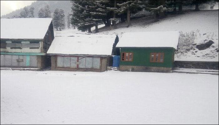 Watch: Season's first snowfall hits J&amp;K's Sonamarg, Rajouri; mercury dips to -3 degrees