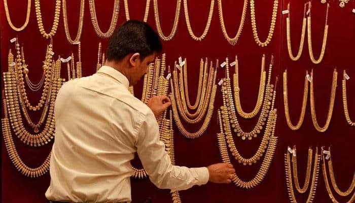 Gold prices flip to discount as wedding demand underwhelms