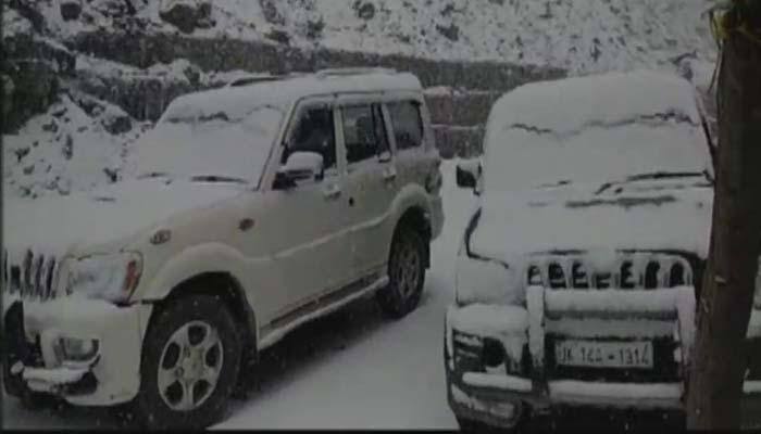J&amp;K's Pir Panjal Range receives heavy snowfall, roads closed | Watch