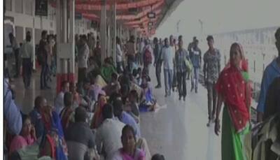 Uttar Pradesh: Trains delayed due to fog, passengers stranded