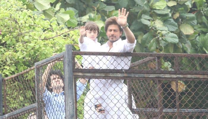 Shah Rukh Khan enjoys a Ferris Wheel ride with AbRam- Watch Video