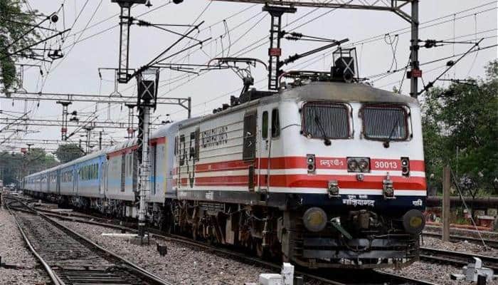Big train accident averted as Sampark Kranti hits vehicle near Bhopal
