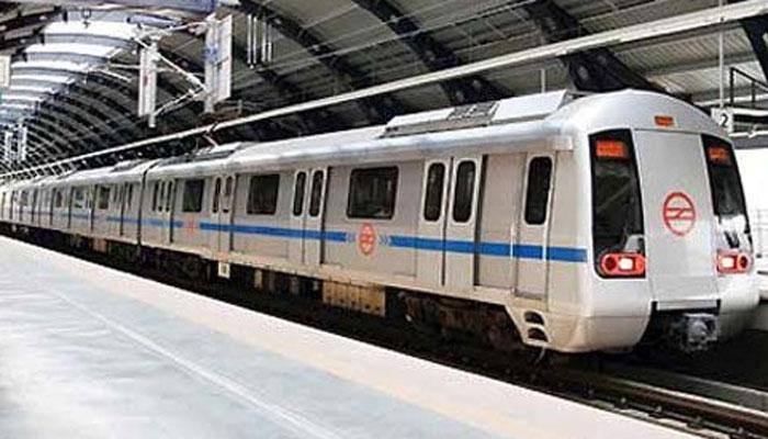 Woman commits suicide by jumping before Metro at Kashmere Gate