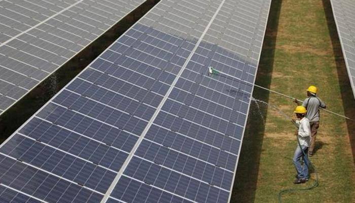 Govt to auction up to 21 GW solar, wind capacity by March 2018