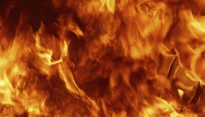Massive fire breaks out in Mumbai's Zaveri Bazaar, 5 fire tenders rushed 