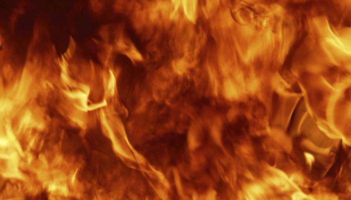 Massive fire breaks out in Mumbai's Zaveri Bazaar, 5 fire tenders rushed 