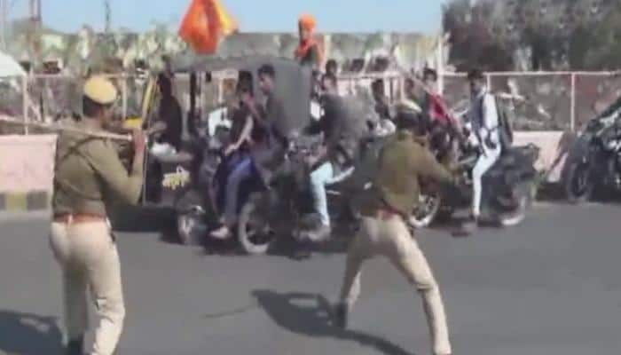 Padmavati row intensifies, police lathicharge Karni Sena members in Rajasthan&#039;s Bhilwara