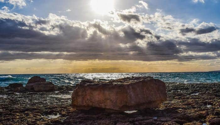 At least 25 dead after migrant boat sinks off Libya