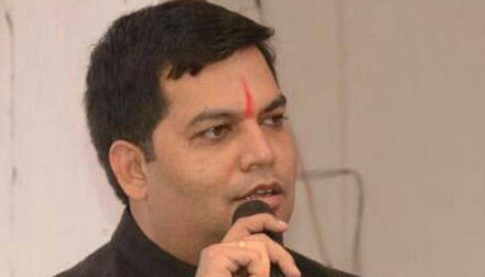 BJP leader collapses on stage in MP, dies