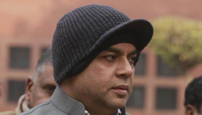 Paresh Rawal compares royals with monkeys, apologises after protest 