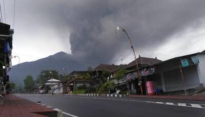 Bali volcano: 40,000 evacuated but more need to move, says official