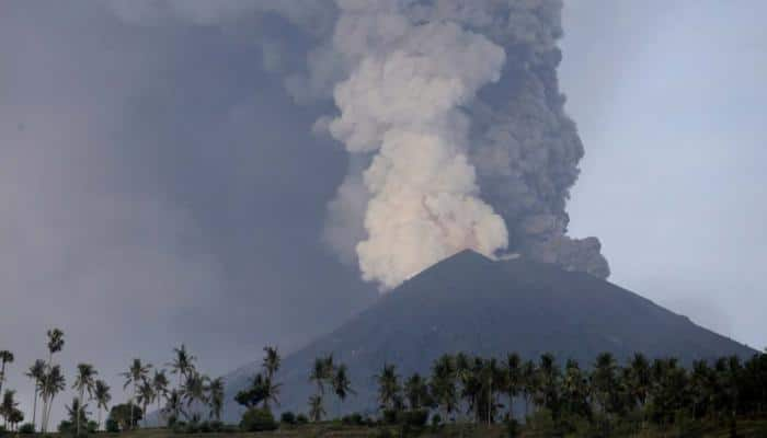 Thousands stranded as Bali volcano alert raised to highest level