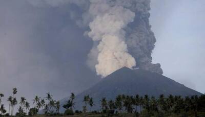 Thousands stranded as Bali volcano alert raised to highest level