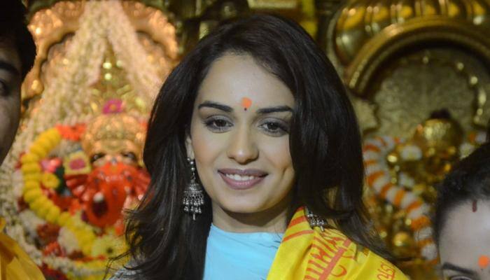 Manushi Chhillar offers prayers at Siddhivinayak Temple