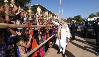 From selling tea to hugplomacy: Interesting quotes of Narendra Modi from Gujarat rallies