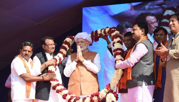 BJP has legacy of Gandhi the Mahatma, Congress has that of royalty: Narendra Modi in Gujarat