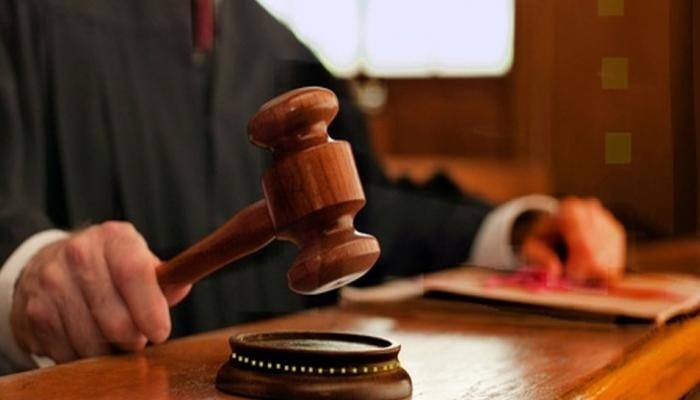 War crimes suspect 'drinks poison' in court