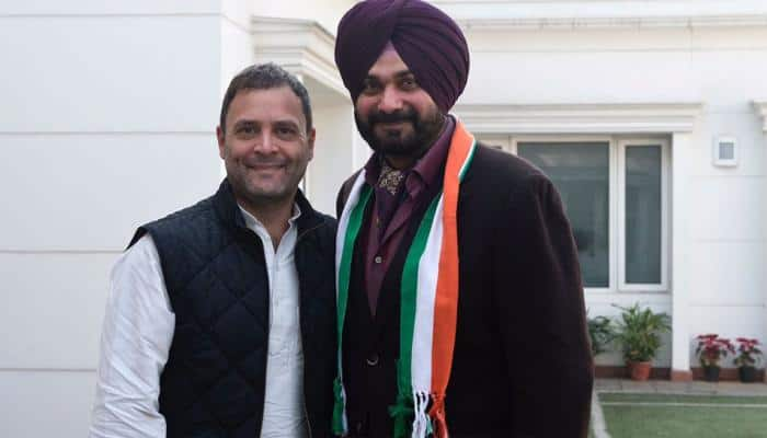 Rahul Gandhi has &#039;Khandaani&#039; background, nation needs his leadership: Navjot Singh Sidhu