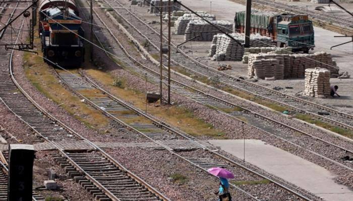 Virbhumi Express&#039;s engine derails at Ujjain, no injuries