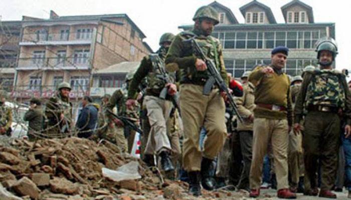 J&amp;K: Militants hurl grenade at police station in Handwara
