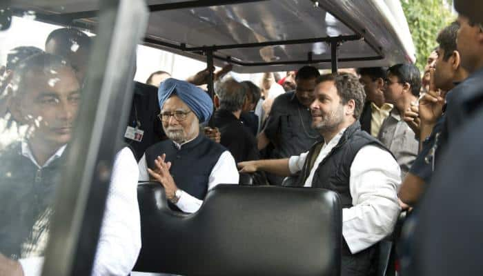 Manmohan calls Rahul &#039;darling of Congress&#039; as Gandhi scion files nomination