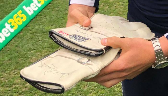 Ashes: Emotional Jonny Bairstow given late father&#039;s keeper gloves