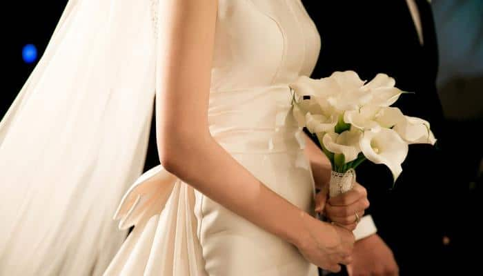 Straight out of a movie script! Bride refuses to marry groom, runs away with lover