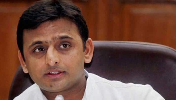 &#039;Gujarat model a deception&#039;, Akhilesh advices people against voting for BJP